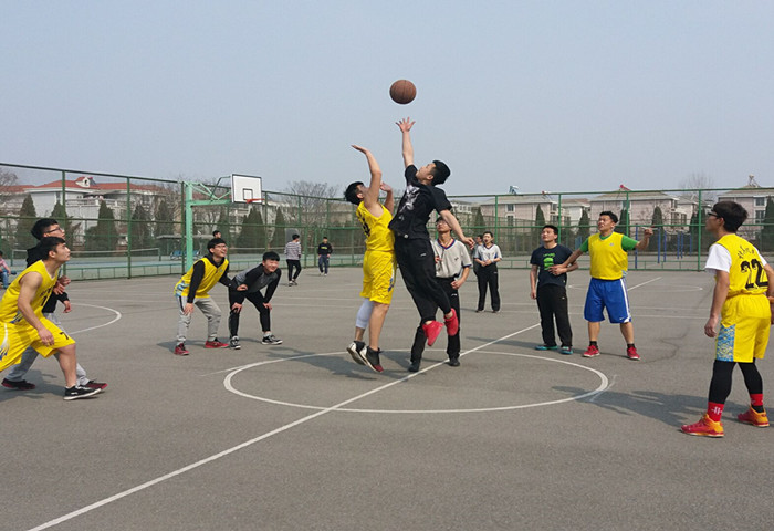 外语系积极参加篮球争霸赛