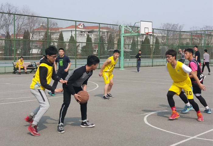 外语系积极参加篮球争霸赛