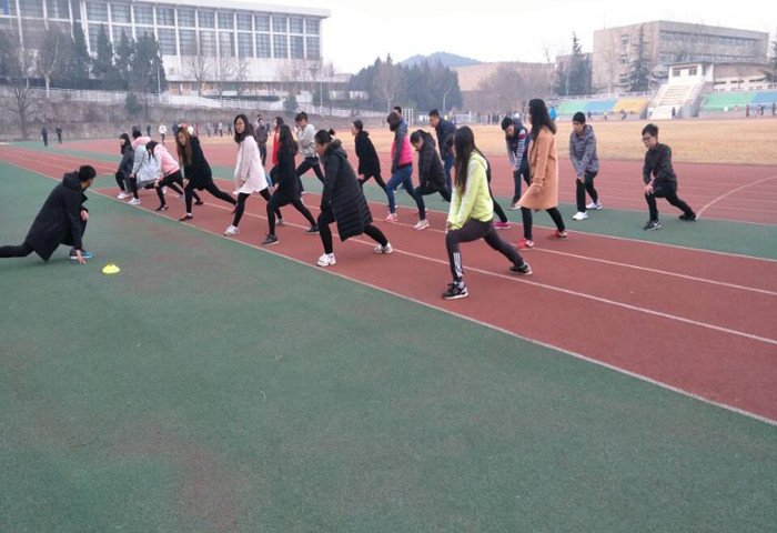 外语系积极筹备校运动会